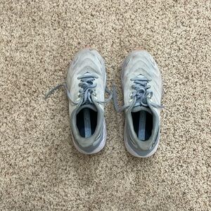 Hoka Arahi 6
